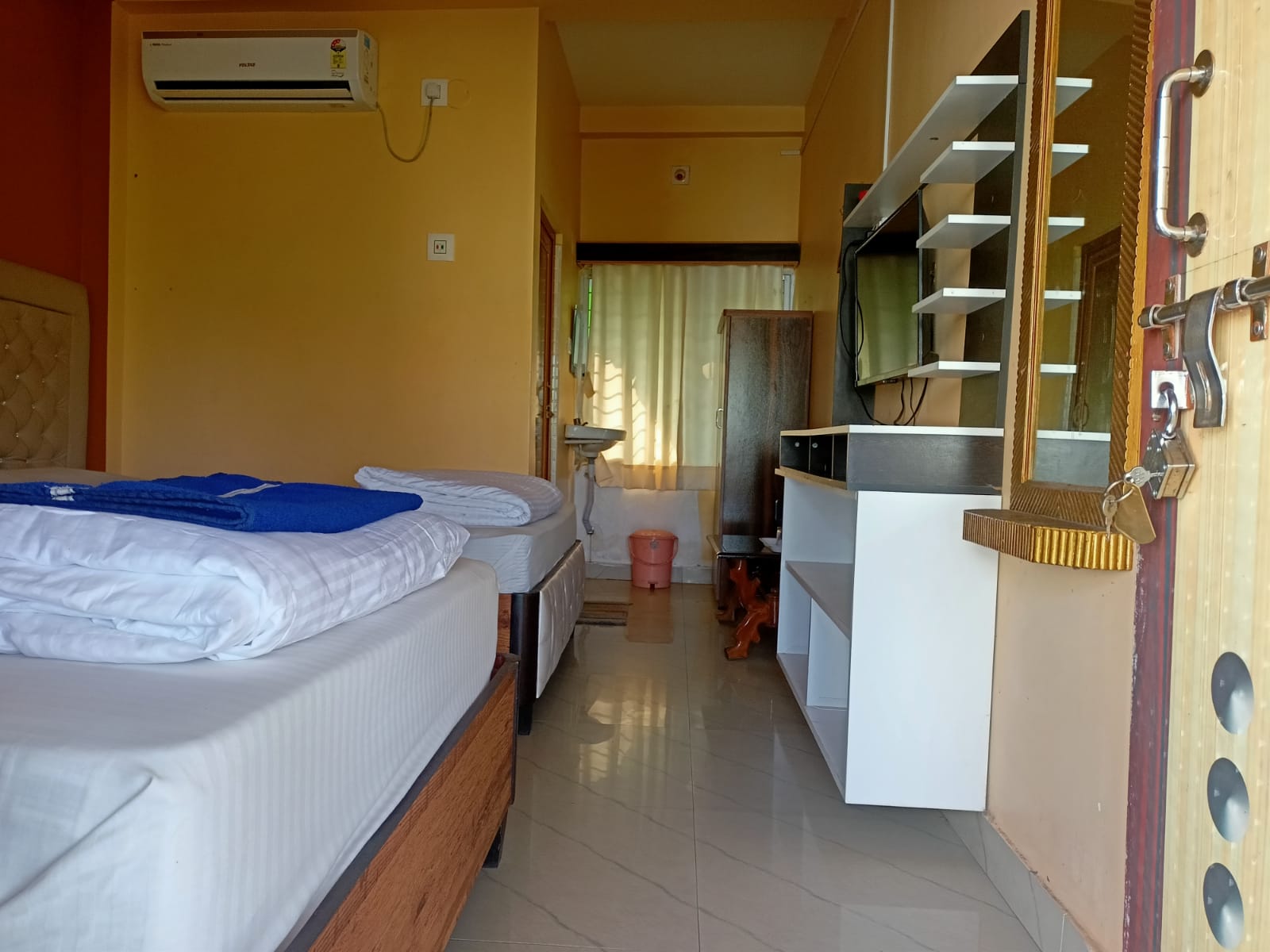 Twin-bed room with TV, dressing unit and attached washroom