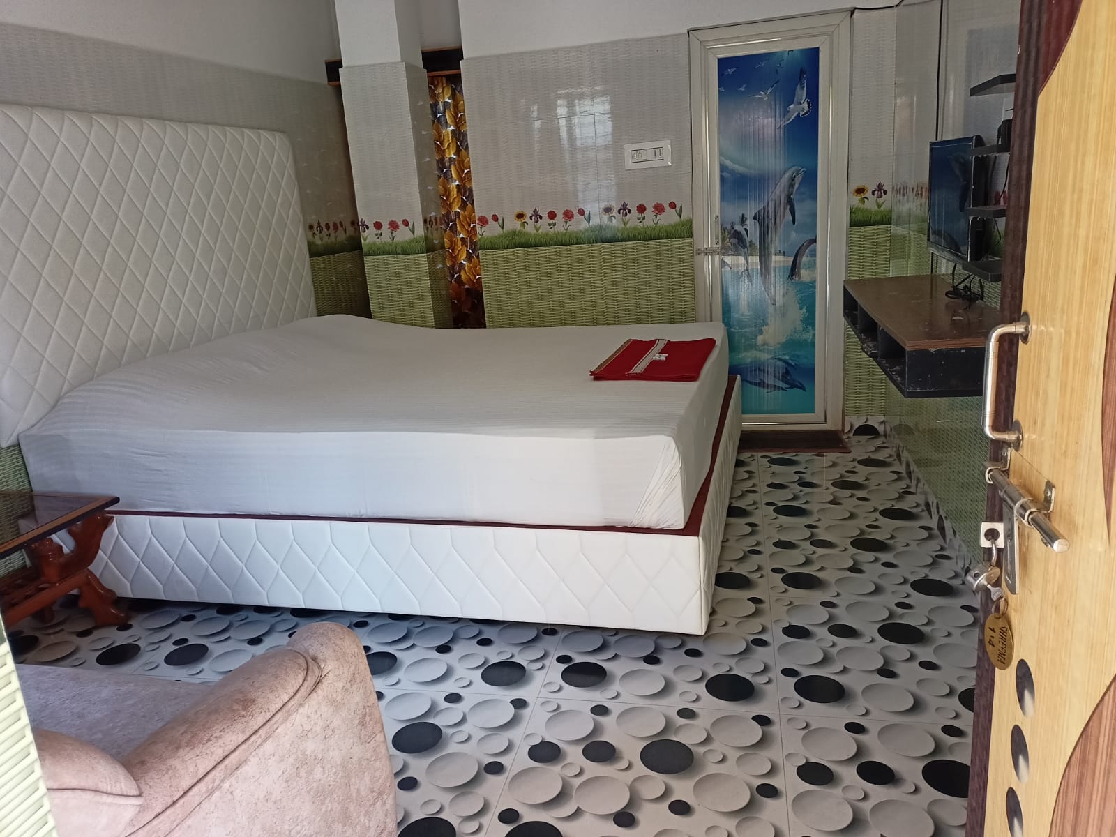 King-bed room with decorative tiled flooring and TV